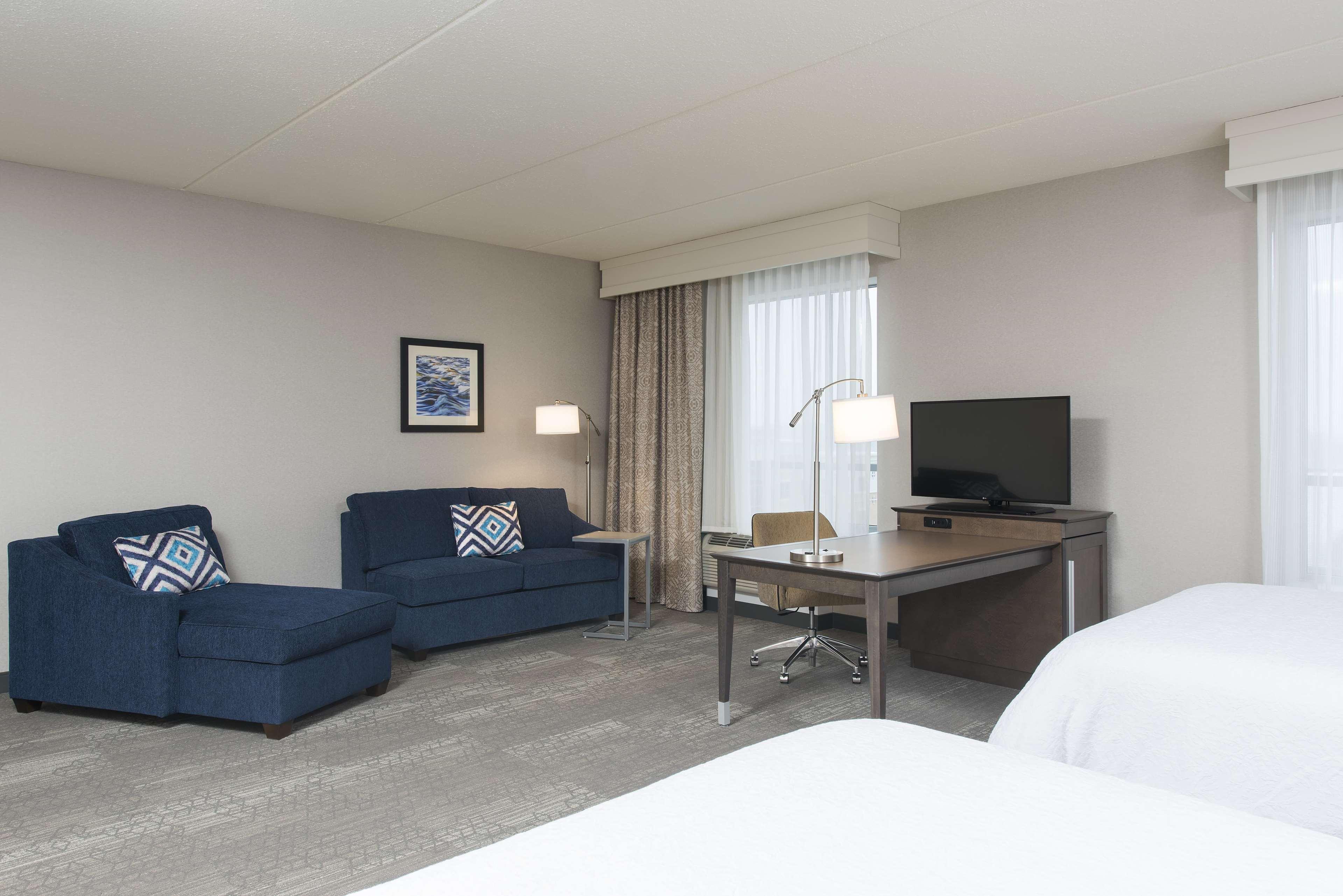 Hampton Inn & Suites Grand Rapids Downtown Exterior photo