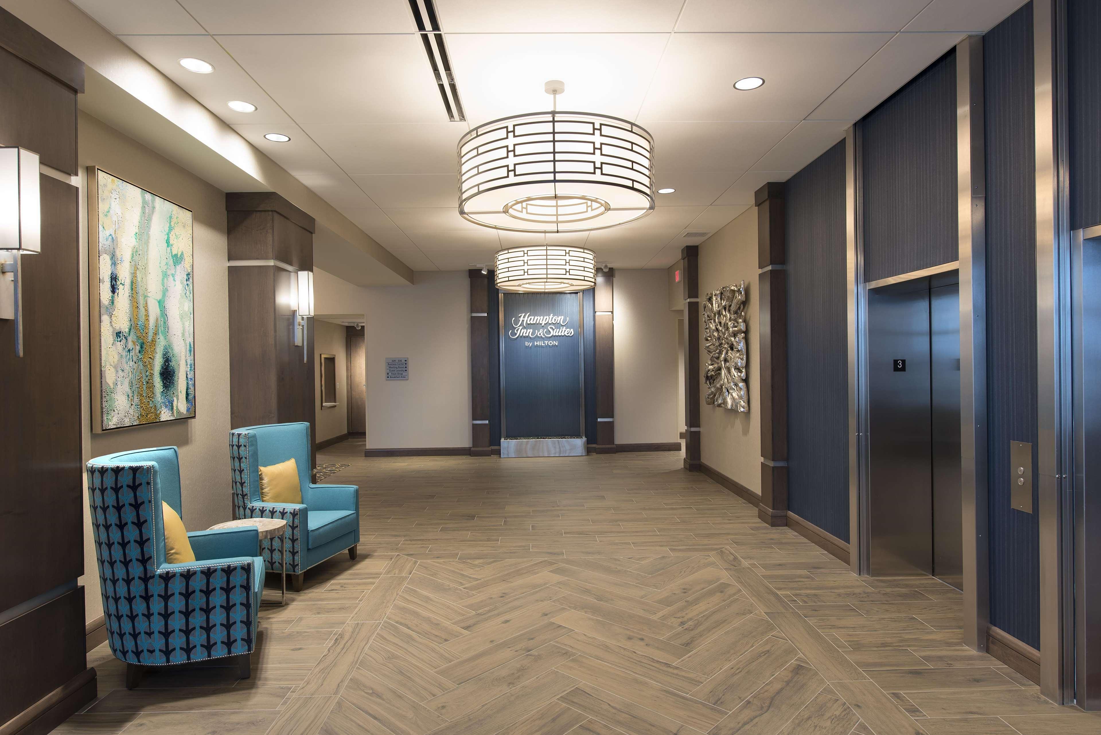 Hampton Inn & Suites Grand Rapids Downtown Exterior photo