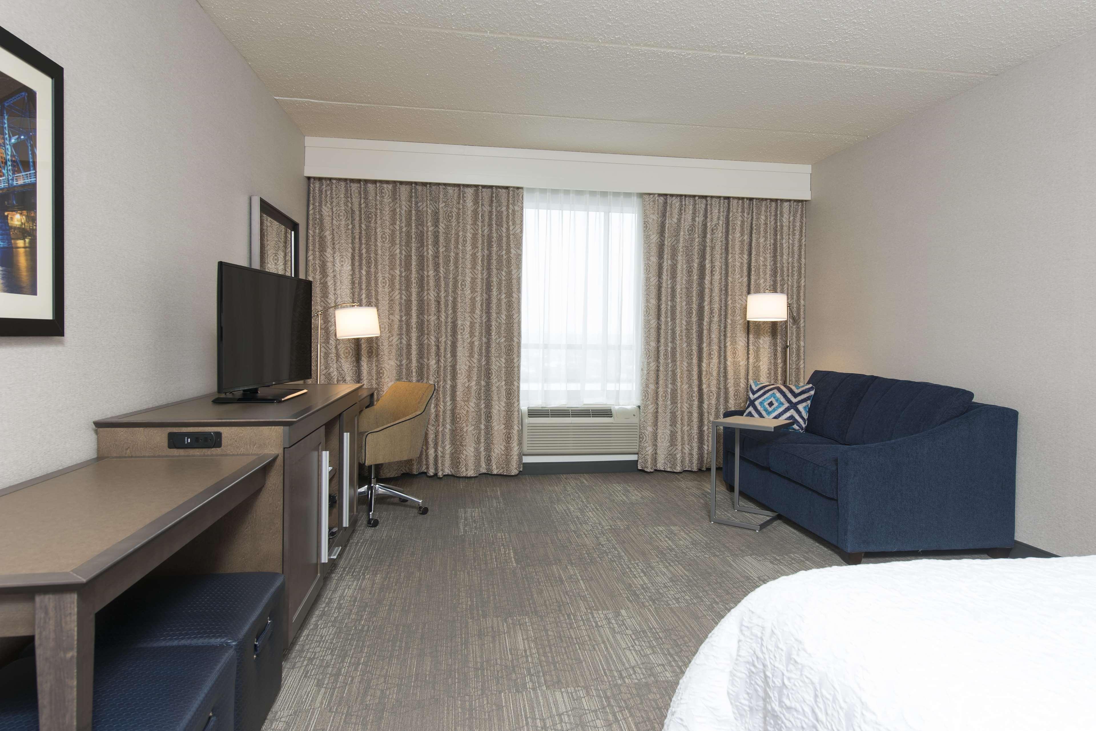 Hampton Inn & Suites Grand Rapids Downtown Exterior photo