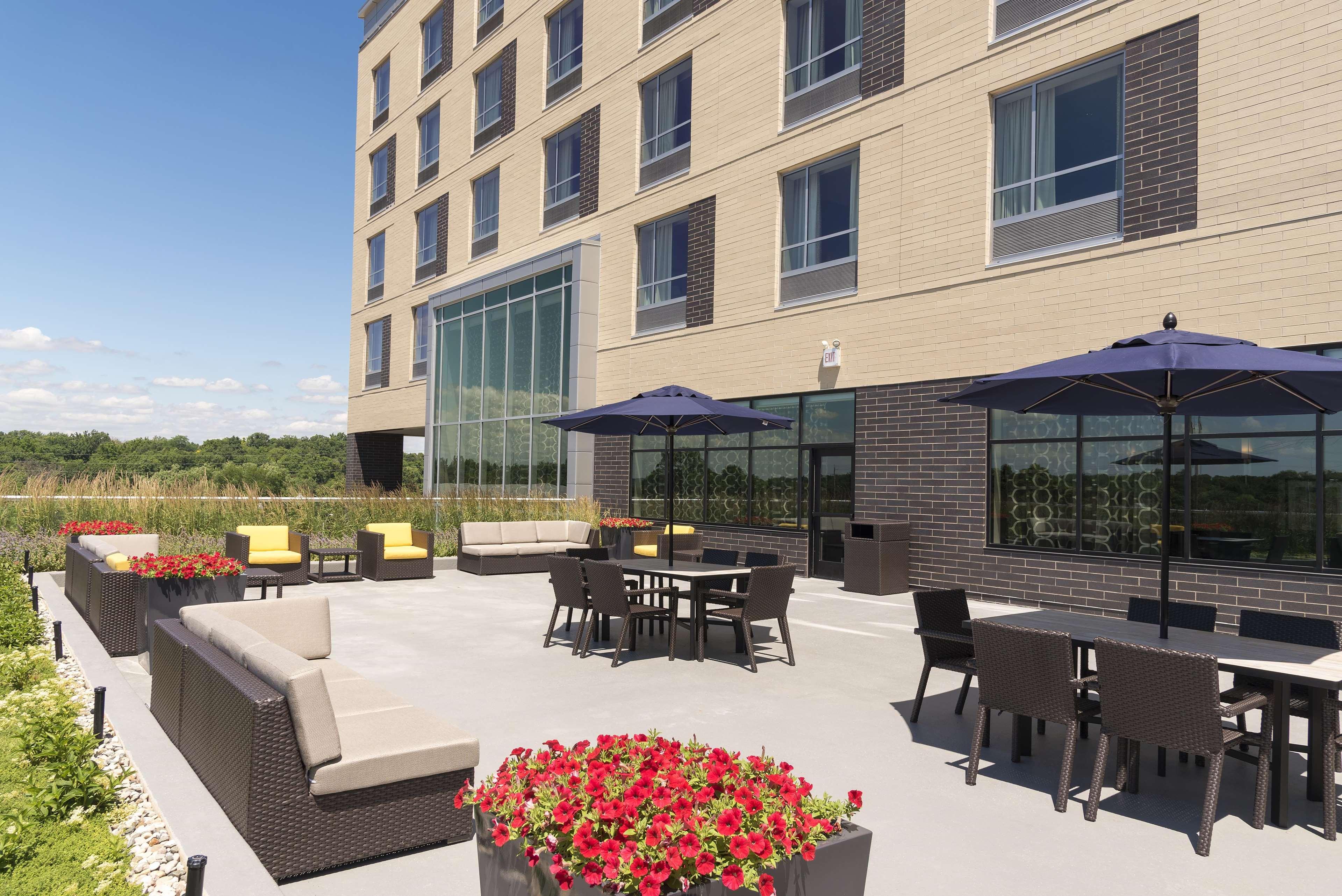 Hampton Inn & Suites Grand Rapids Downtown Exterior photo