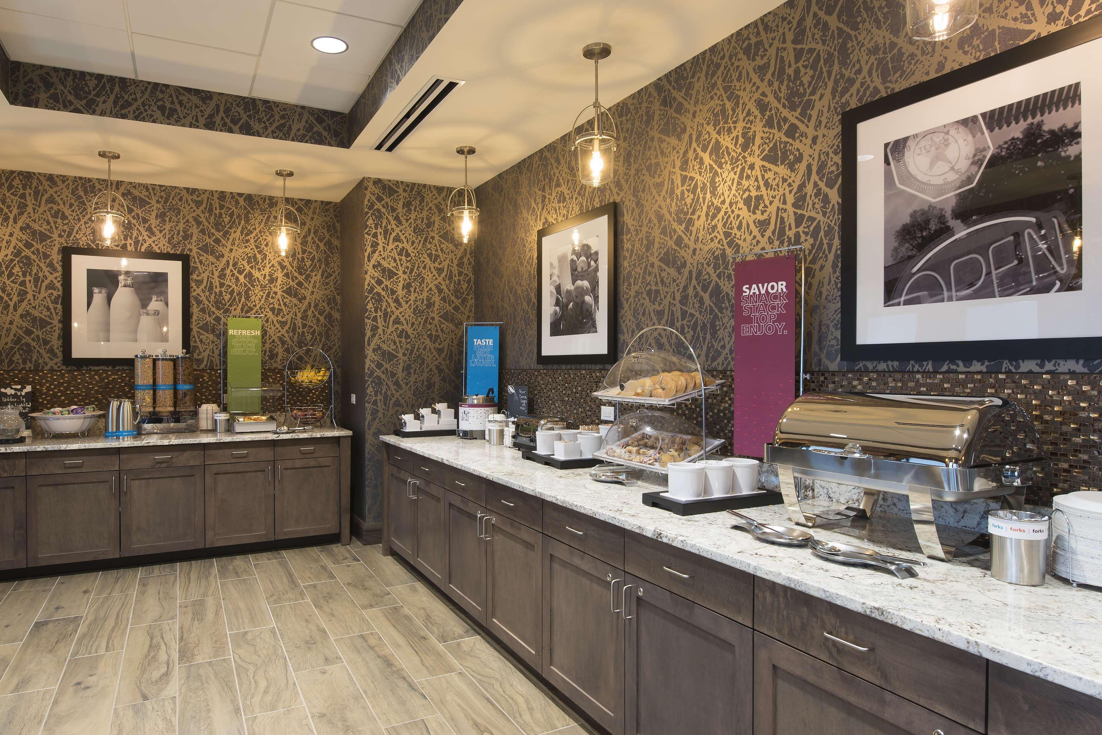Hampton Inn & Suites Grand Rapids Downtown Exterior photo