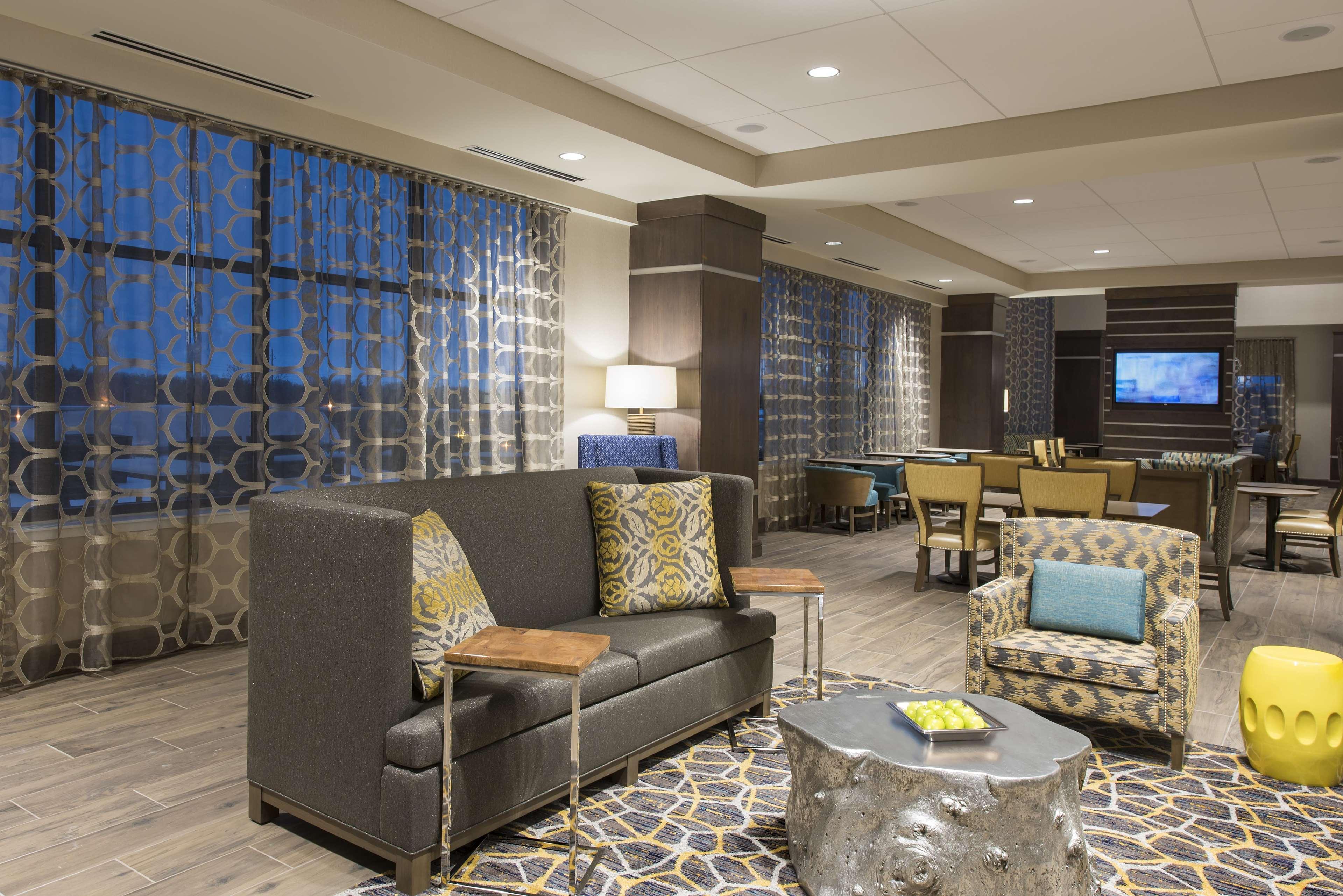 Hampton Inn & Suites Grand Rapids Downtown Exterior photo
