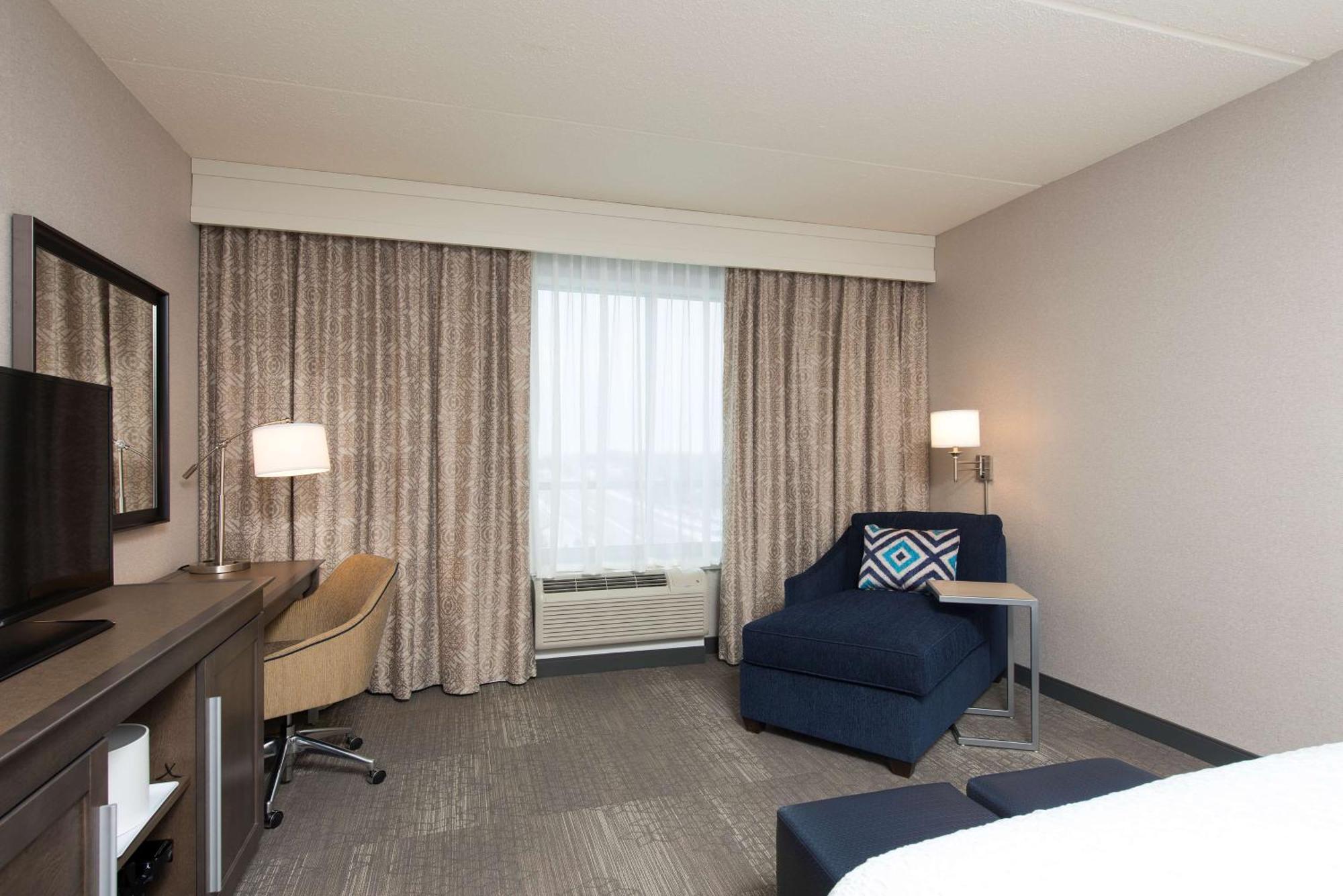 Hampton Inn & Suites Grand Rapids Downtown Exterior photo