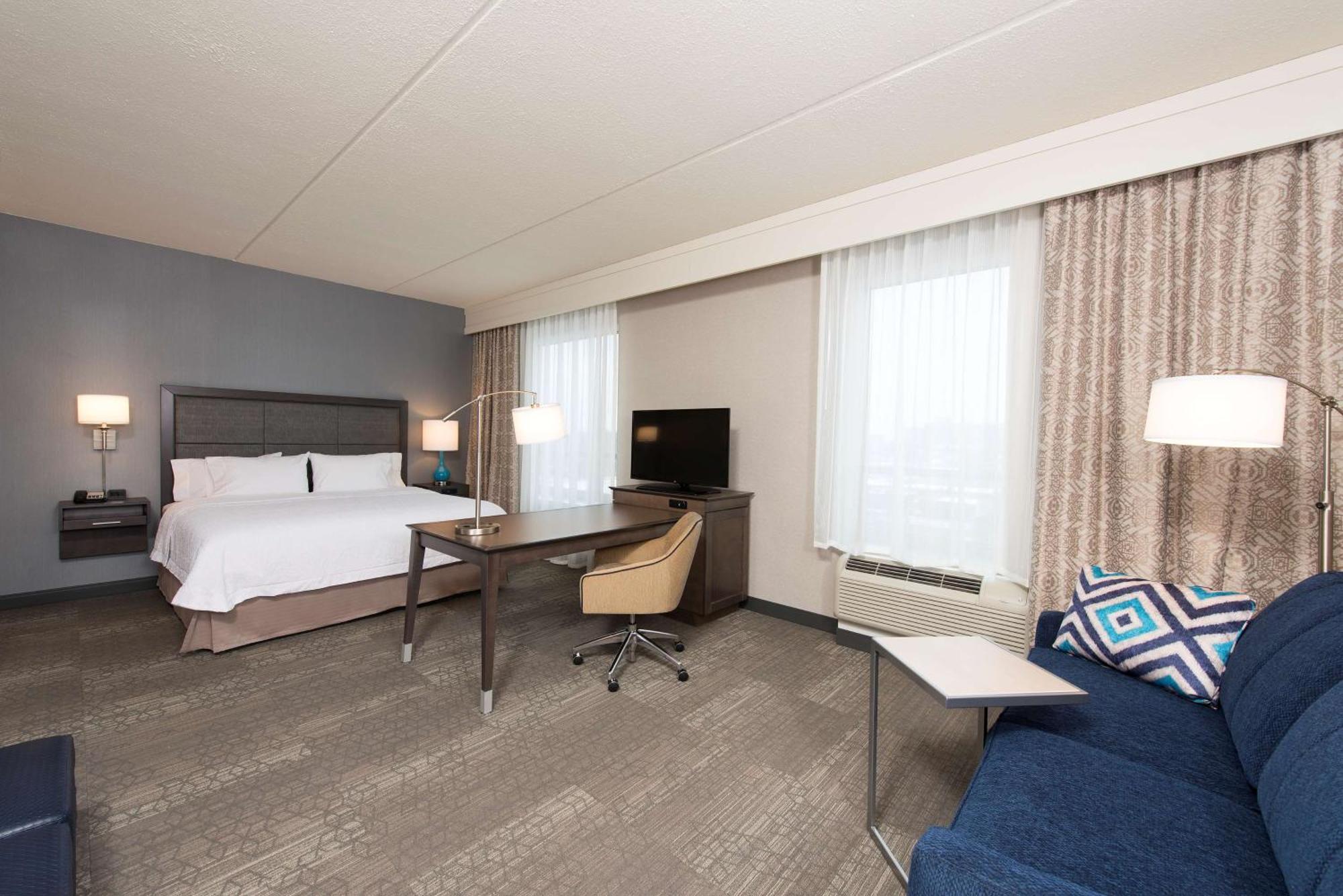 Hampton Inn & Suites Grand Rapids Downtown Exterior photo