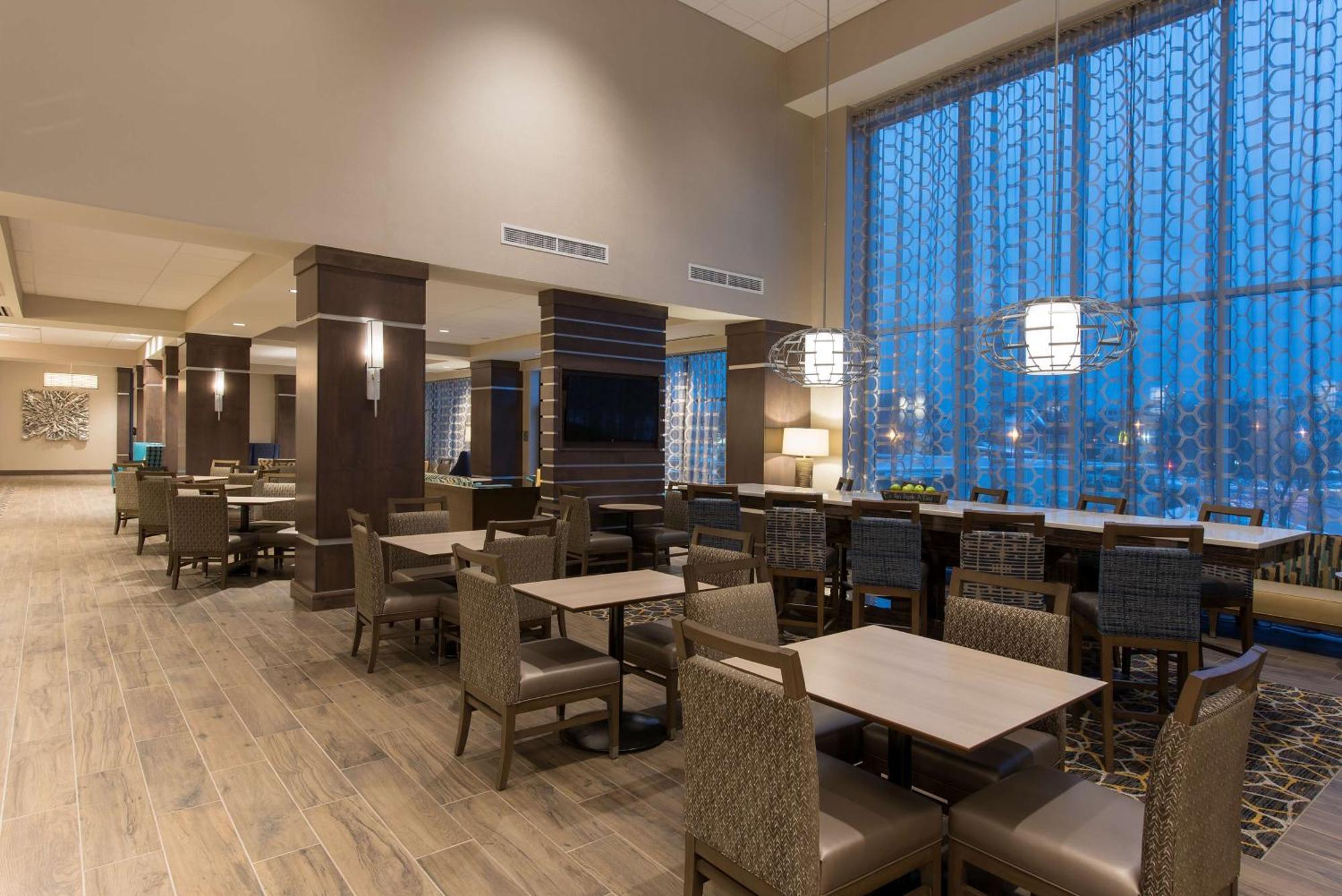 Hampton Inn & Suites Grand Rapids Downtown Exterior photo
