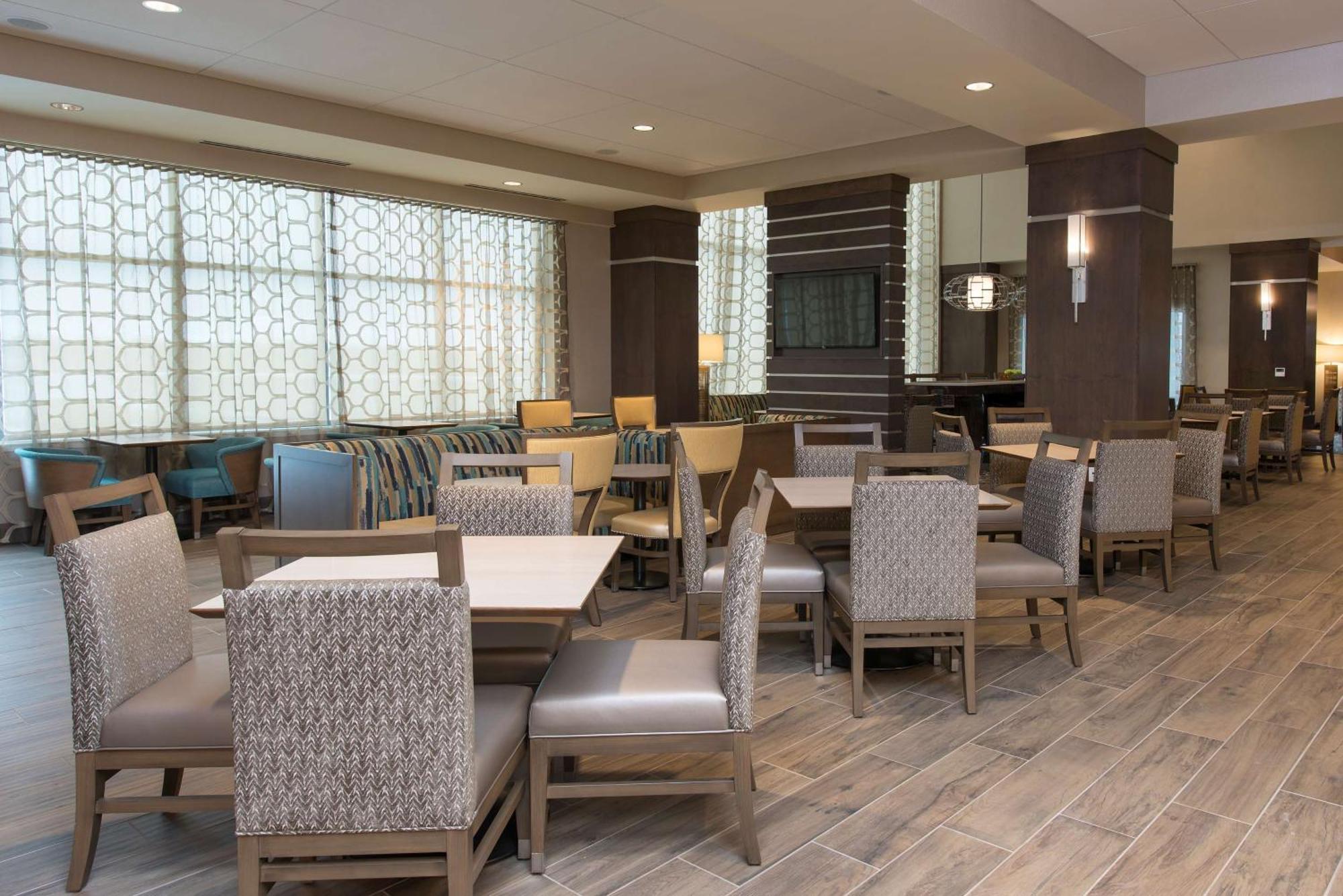 Hampton Inn & Suites Grand Rapids Downtown Exterior photo